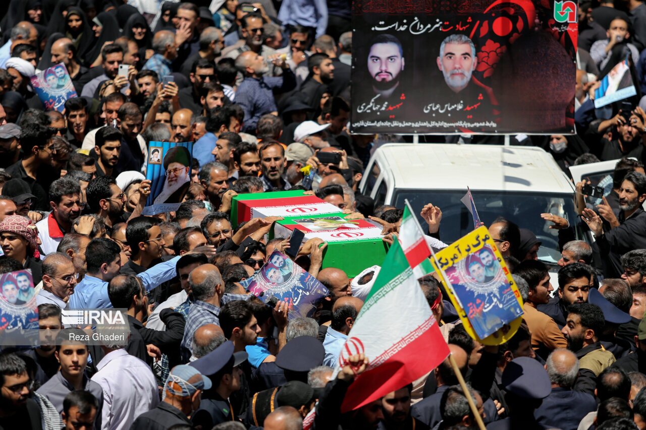 تصاویر: تشییع پیکر شهدای حرم شاهچراغ (ع)