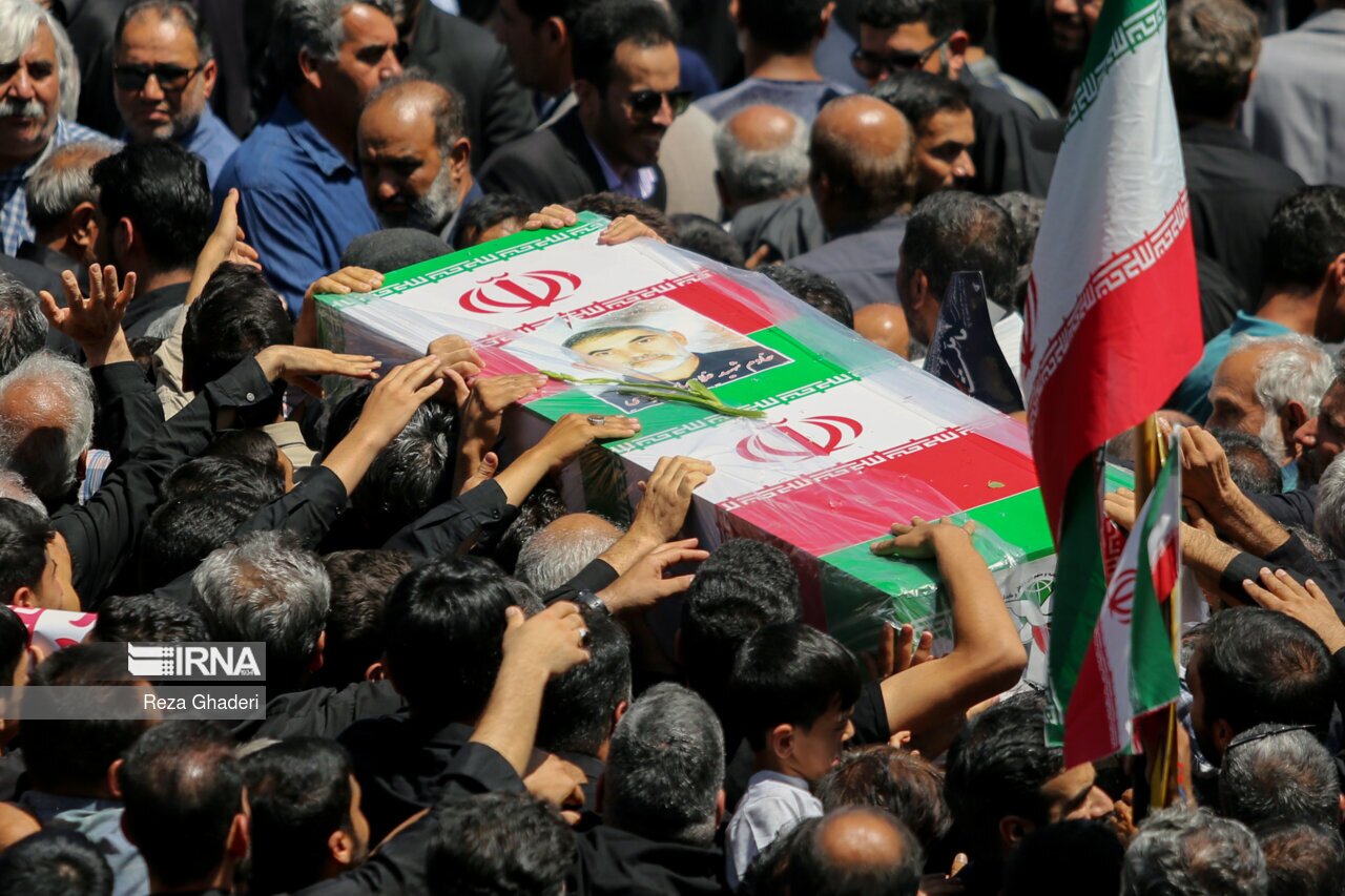 تصاویر: تشییع پیکر شهدای حرم شاهچراغ (ع)