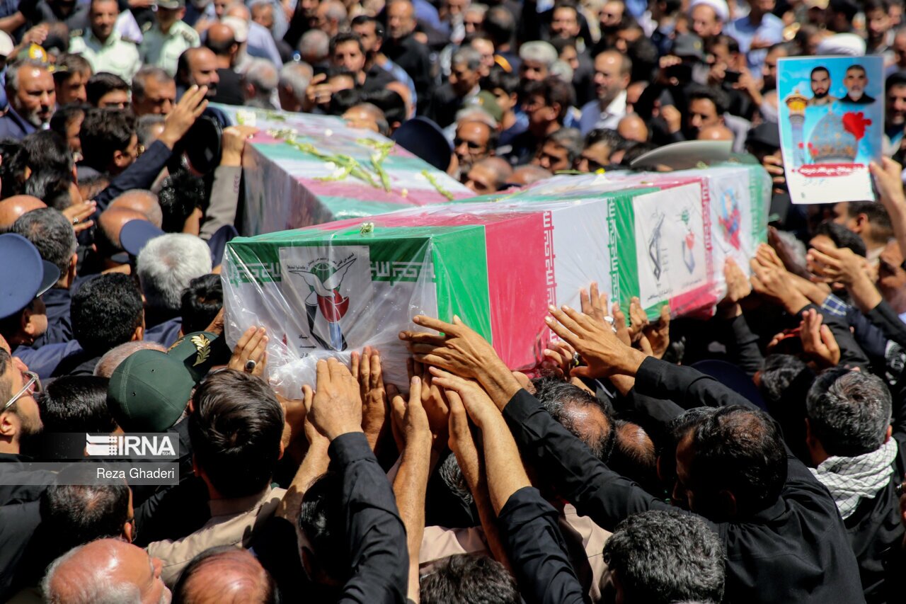 تصاویر: تشییع پیکر شهدای حرم شاهچراغ (ع)
