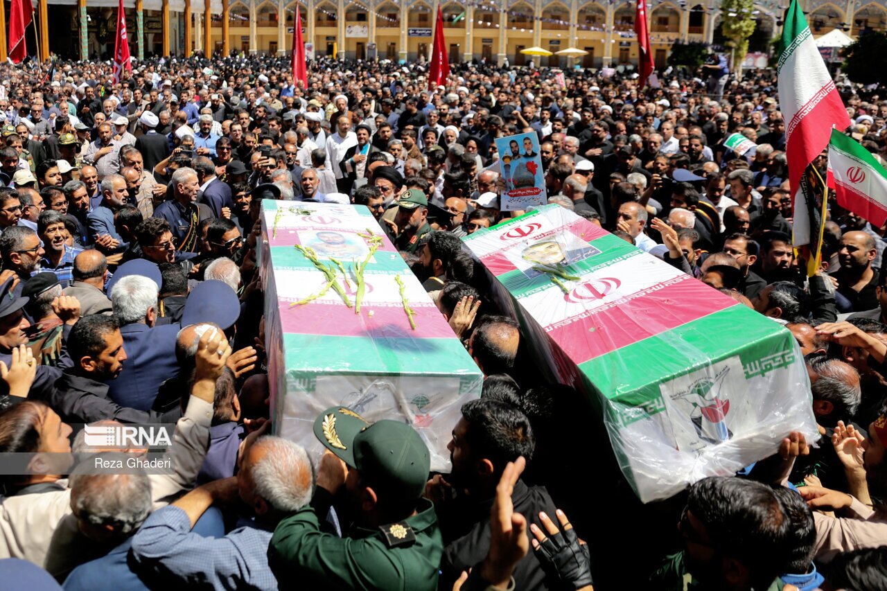 تصاویر: تشییع پیکر شهدای حرم شاهچراغ (ع)