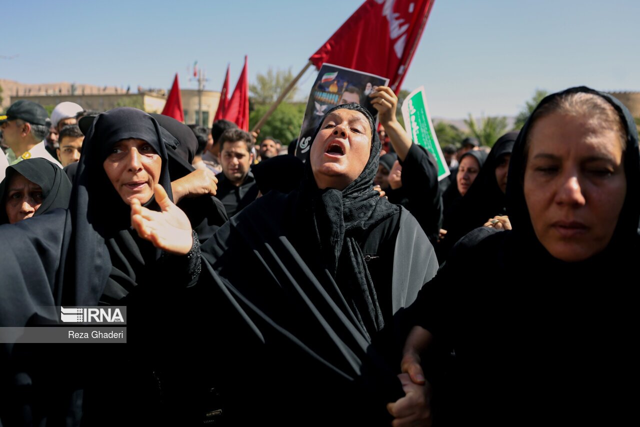 تصاویر: تشییع پیکر شهدای حرم شاهچراغ (ع)