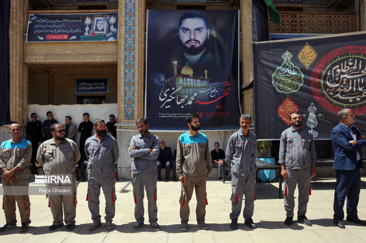 تصاویر: تشییع پیکر شهدای حرم شاهچراغ (ع)