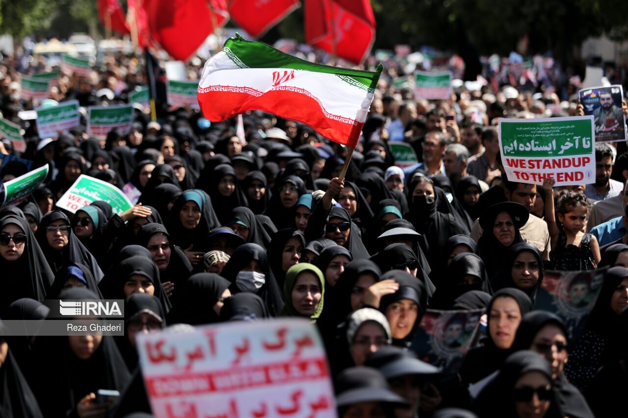 تصاویر: تشییع پیکر شهدای حرم شاهچراغ (ع)