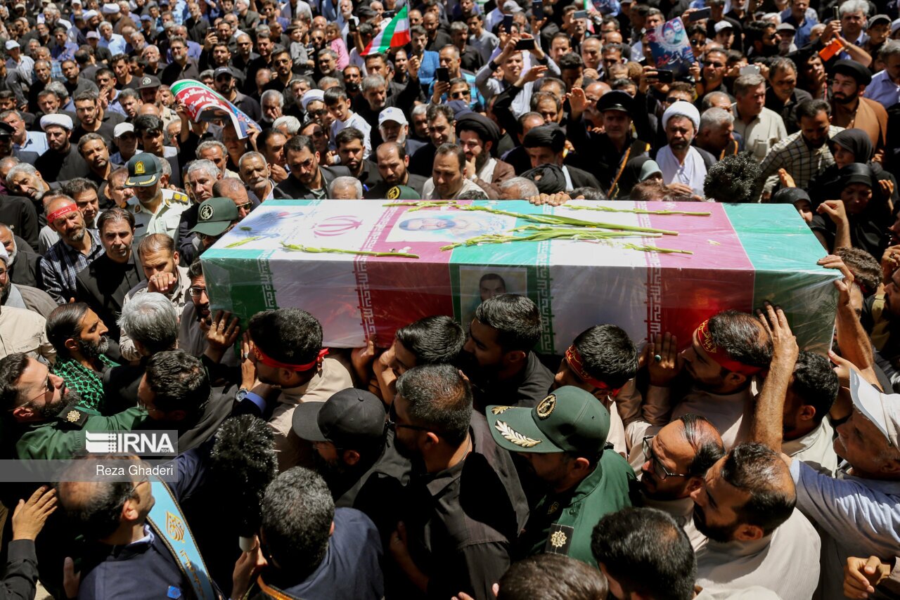 تصاویر: تشییع پیکر شهدای حرم شاهچراغ (ع)