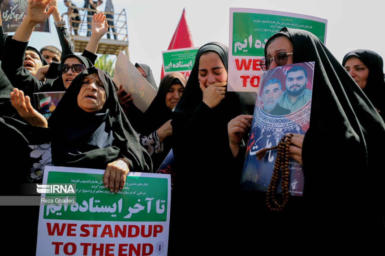 تصاویر: تشییع پیکر شهدای حرم شاهچراغ (ع)