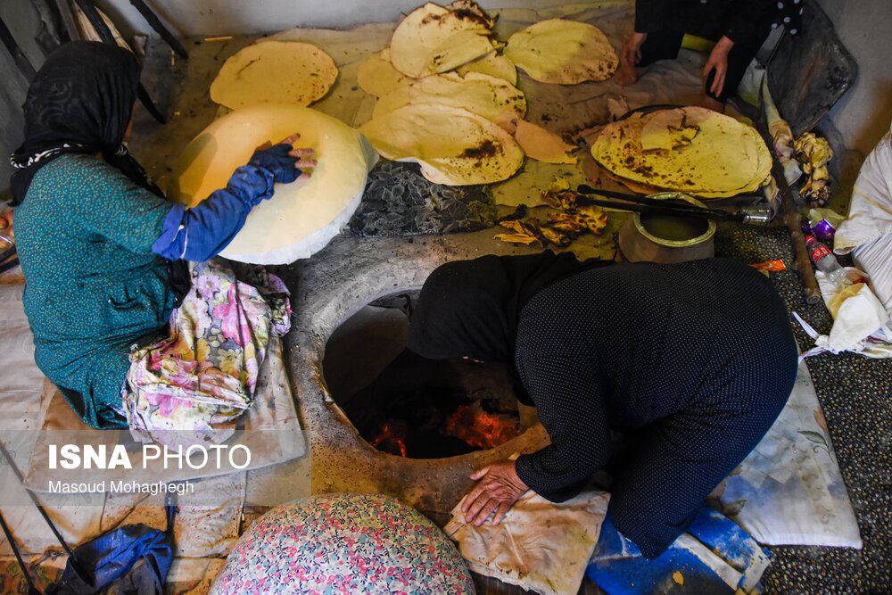 تصاویر: آیین سنتی پخت نان نذری در روستای لاسجرد سرخه - سمنان
