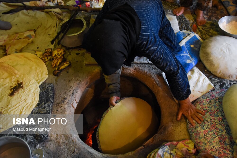 تصاویر: آیین سنتی پخت نان نذری در روستای لاسجرد سرخه - سمنان