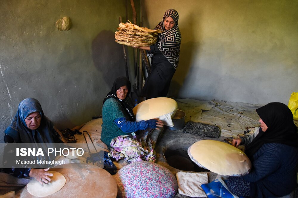 تصاویر: آیین سنتی پخت نان نذری در روستای لاسجرد سرخه - سمنان