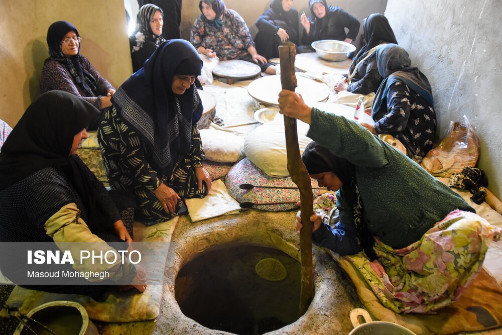 تصاویر: آیین سنتی پخت نان نذری در روستای لاسجرد سرخه - سمنان