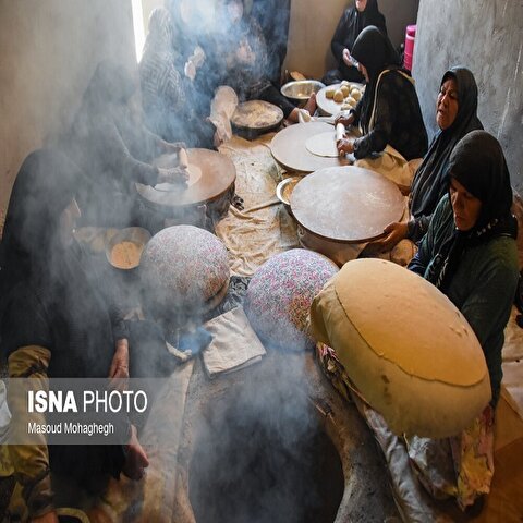 تصاویر: آیین سنتی پخت نان نذری در روستای لاسجرد سرخه - سمنان