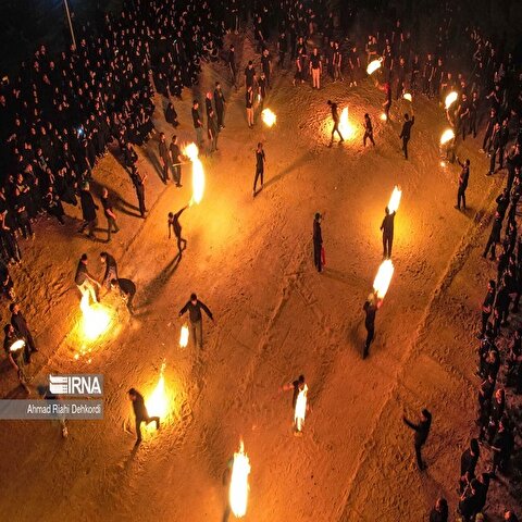تصاویر: مراسم زنجیر آتشی در روستای بیاضه