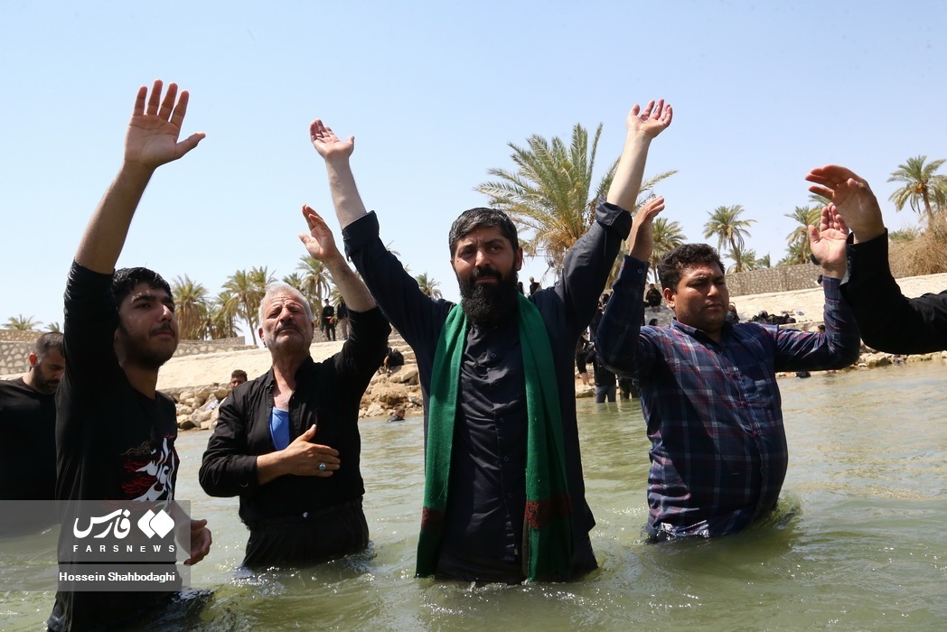تصاویر: روضه زائران امام حسین(ع) در رود فرات