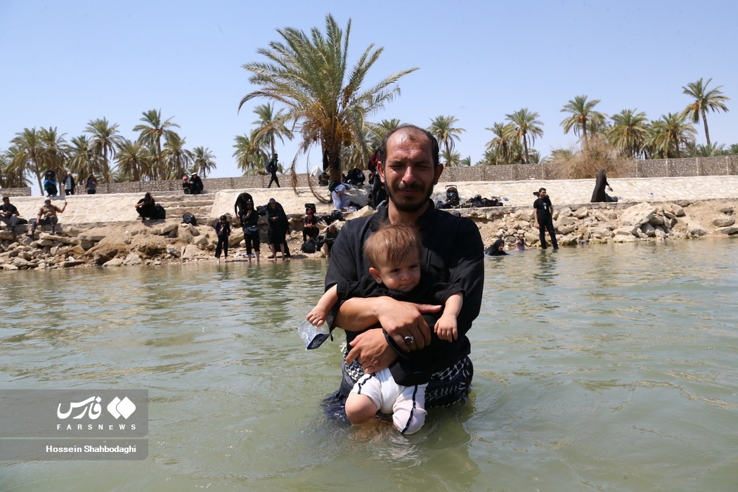 تصاویر: روضه زائران امام حسین(ع) در رود فرات