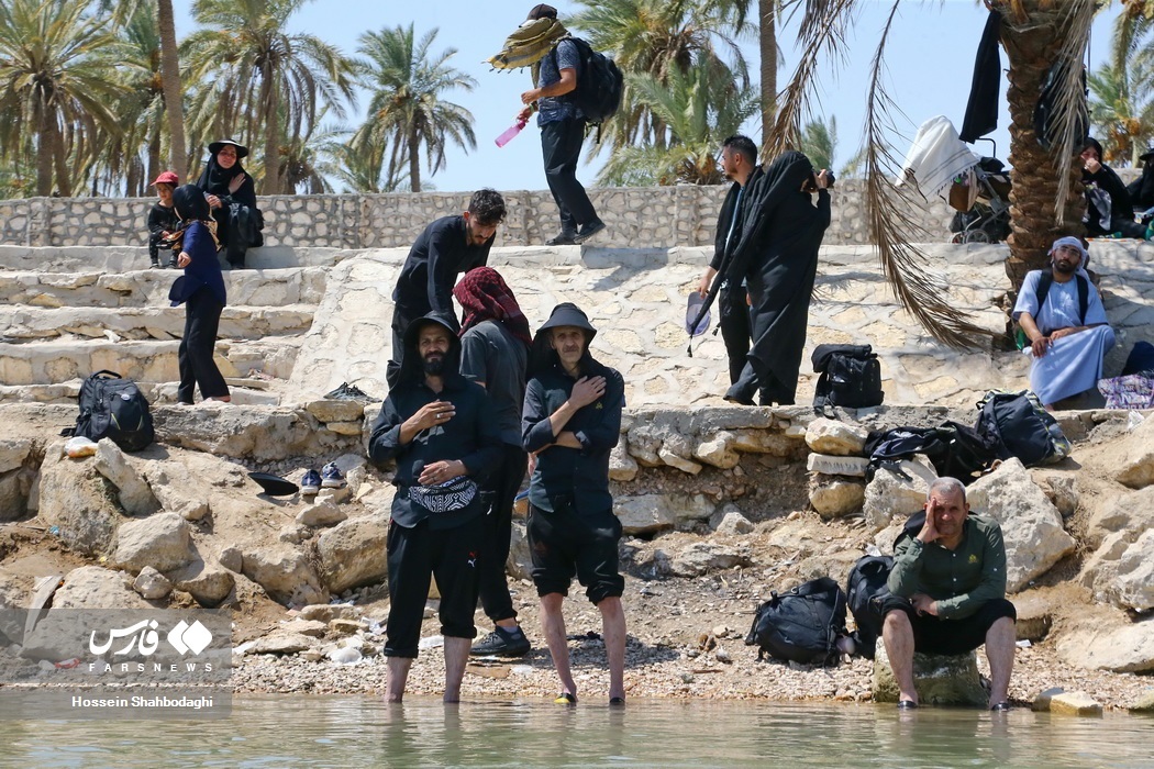 تصاویر: روضه زائران امام حسین(ع) در رود فرات