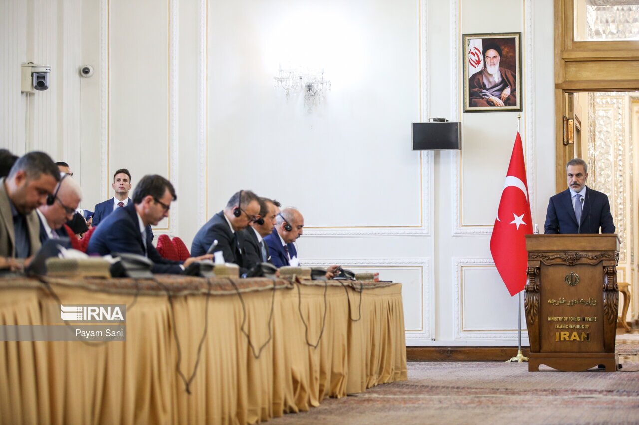 تصاویر: دیدار وزرای خارجه ترکیه و ایران