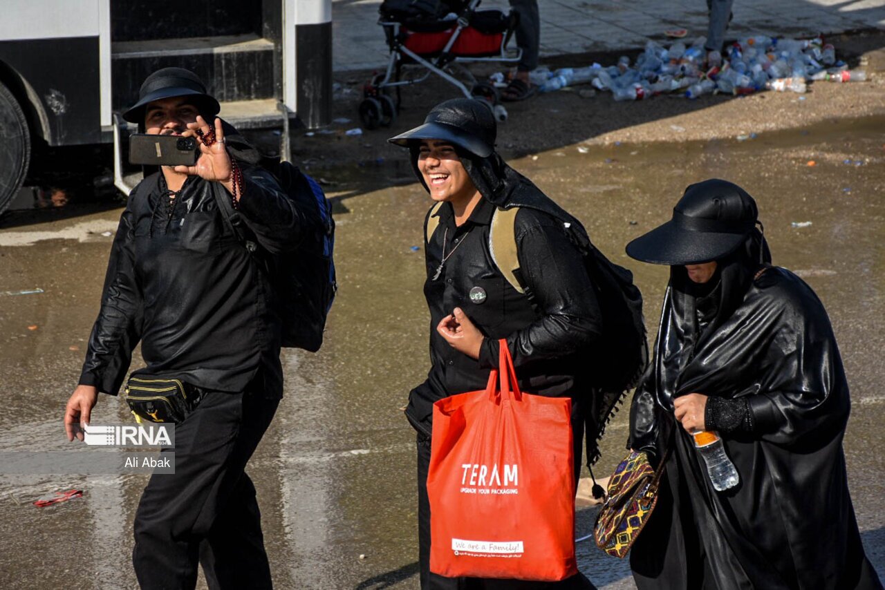 تصاویر: خدمت رسانی به زائران اربعین در مرز مهران