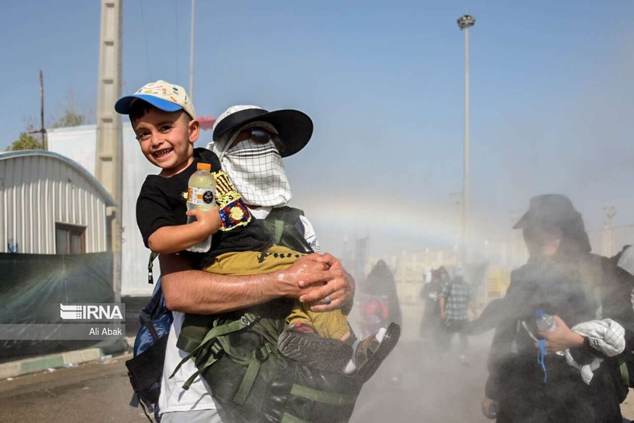 تصاویر: خدمت رسانی به زائران اربعین در مرز مهران