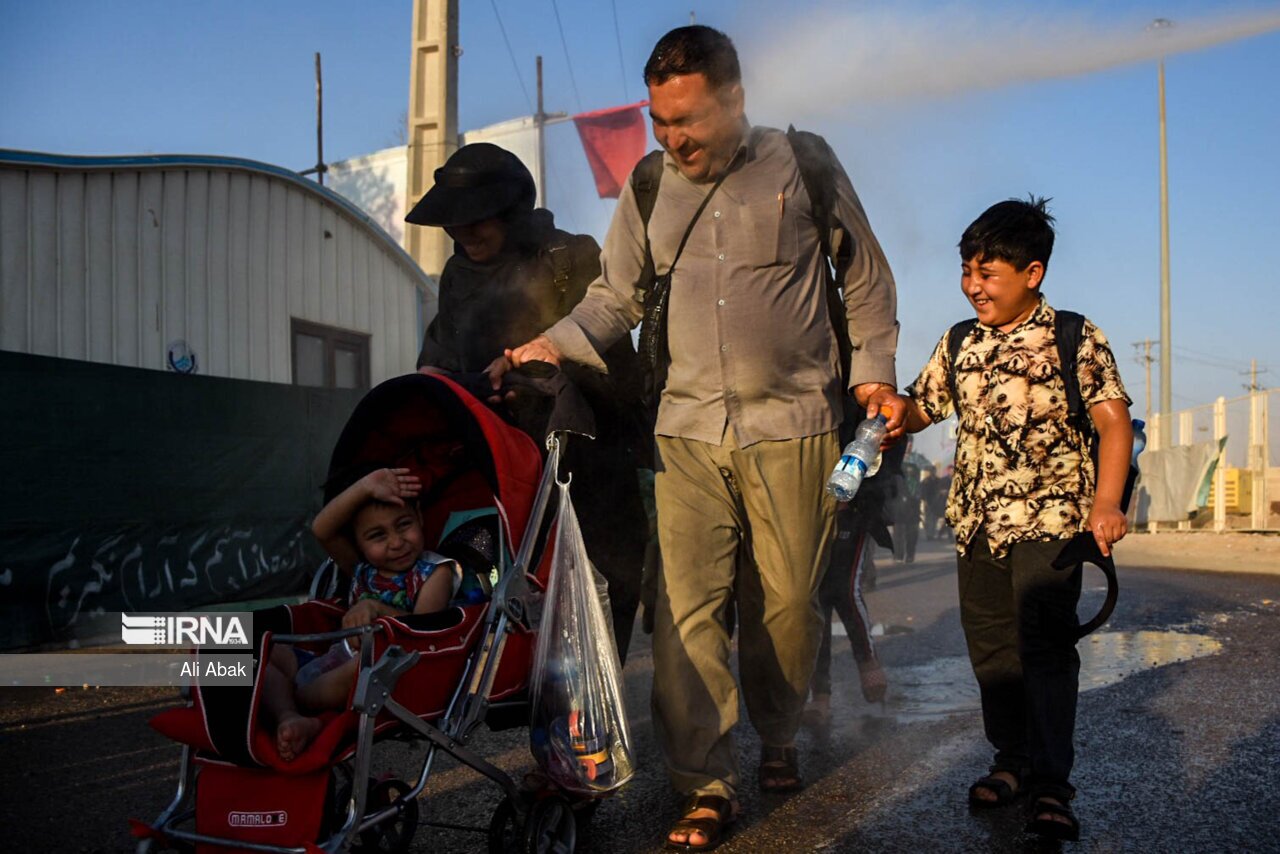 تصاویر: خدمت رسانی به زائران اربعین در مرز مهران