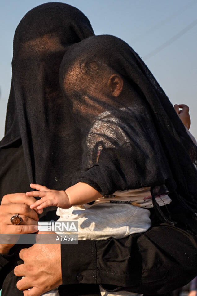 تصاویر: خدمت رسانی به زائران اربعین در مرز مهران