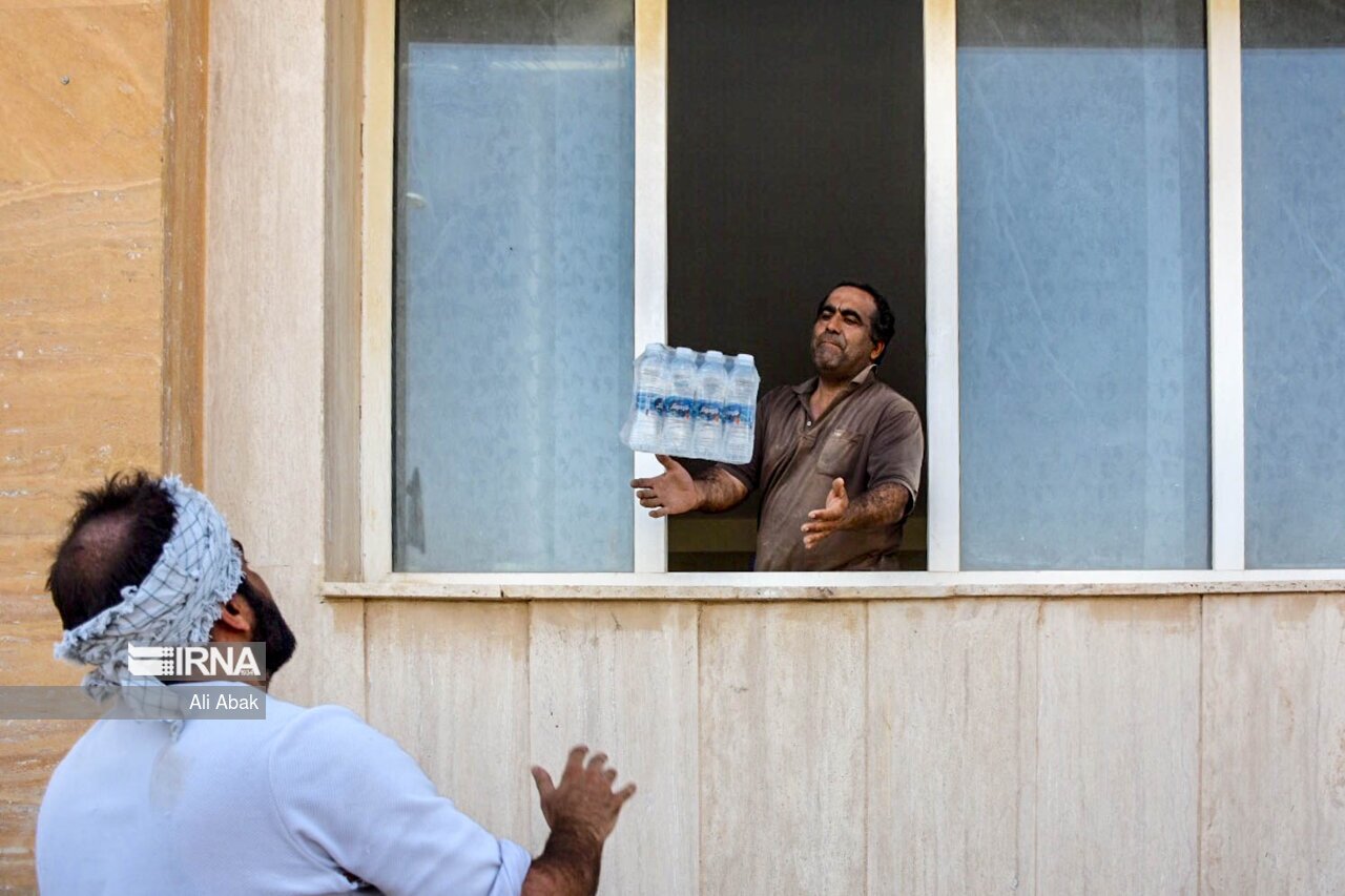 تصاویر: خدمت رسانی به زائران اربعین در مرز مهران