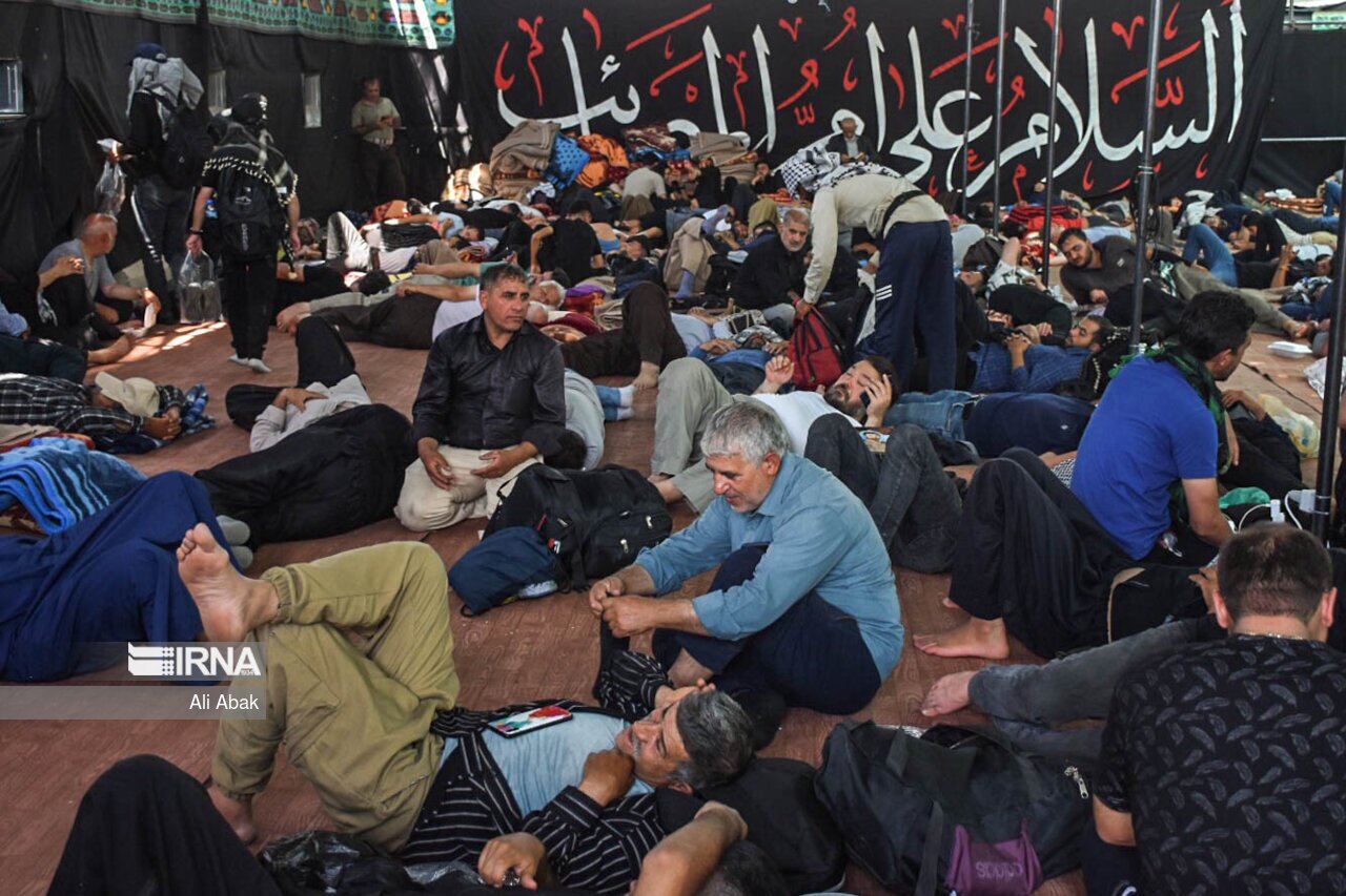 تصاویر: خدمت رسانی به زائران اربعین در مرز مهران