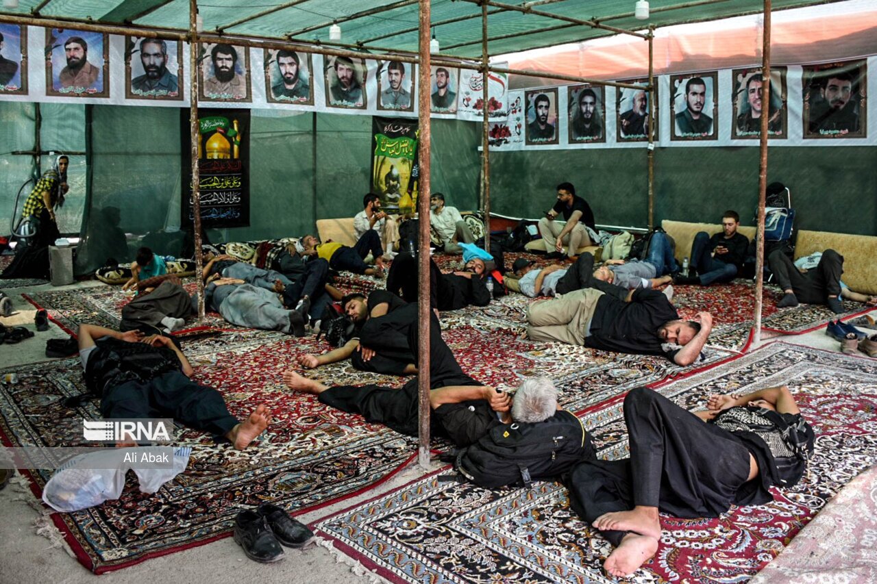 تصاویر: خدمت رسانی به زائران اربعین در مرز مهران