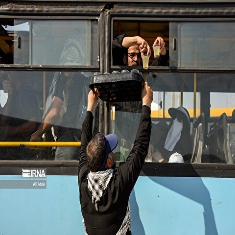 تصاویر: خدمت رسانی به زائران اربعین در مرز مهران
