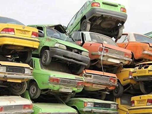 واکنش دو نماینده به افزایش ناگهانی قیمت خودروهای فرسوده / سیاهکلی، نماینده مجلس: قیمت این خودروها نباید بیش از ۱۰ درصد نو باشد؛ وزارت صمت از فعالیت سوداگران جلوگیری کند / طاهری: باید با اجرای قانون هوای پاک و تجدید نظر در قانون ساماندهی خودرو قیمت‌ها را منطقی‌تر کرد