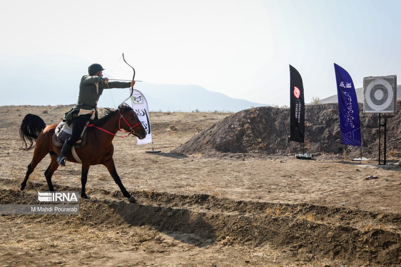 تصاویر: مسابقات هنرهای رزمی سواره «راه ابریشم»