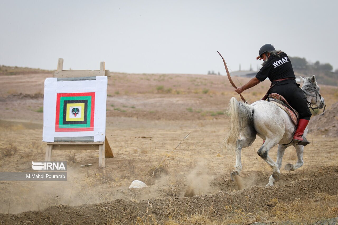 تصاویر: مسابقات هنرهای رزمی سواره «راه ابریشم»