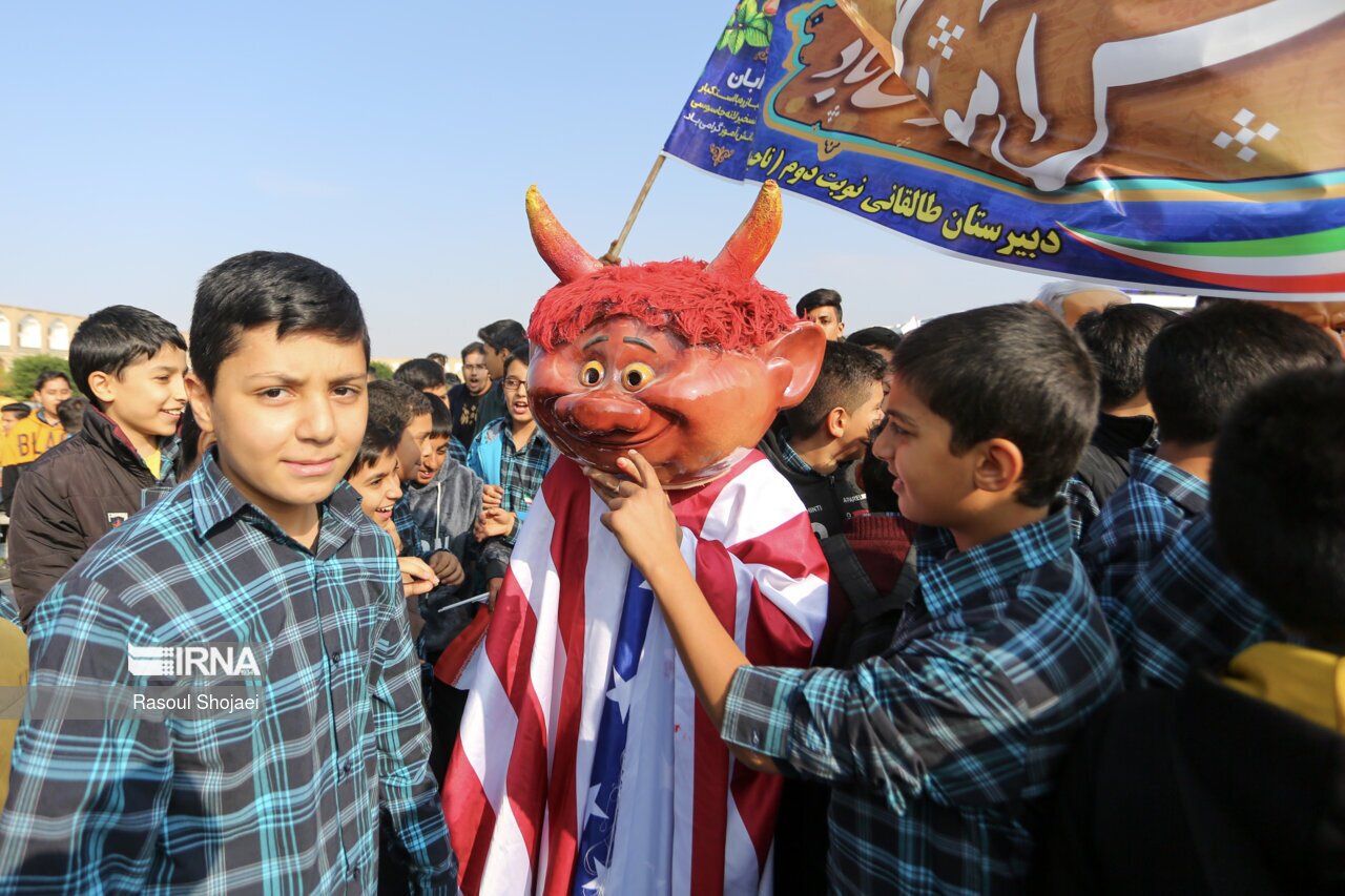 تصاویر: راهپیمایی ۱۳ آبان در سراسر کشور