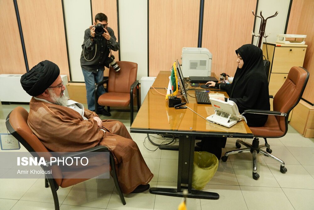 تصاویر: آغاز ثبت نام ششمین دوره انتخابات مجلس خبرگان رهبری