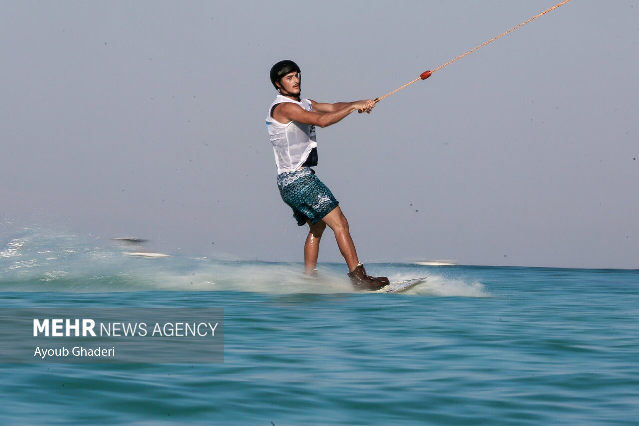 تصاویر: مسابقات قهرمانی «کیبل اسکی» و «پدل بورد» کشور در کیش