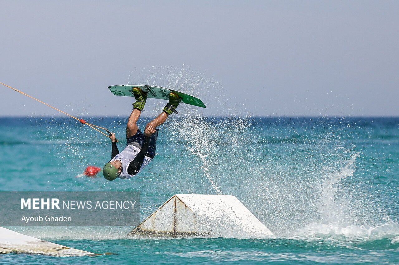 تصاویر: مسابقات قهرمانی «کیبل اسکی» و «پدل بورد» کشور در کیش