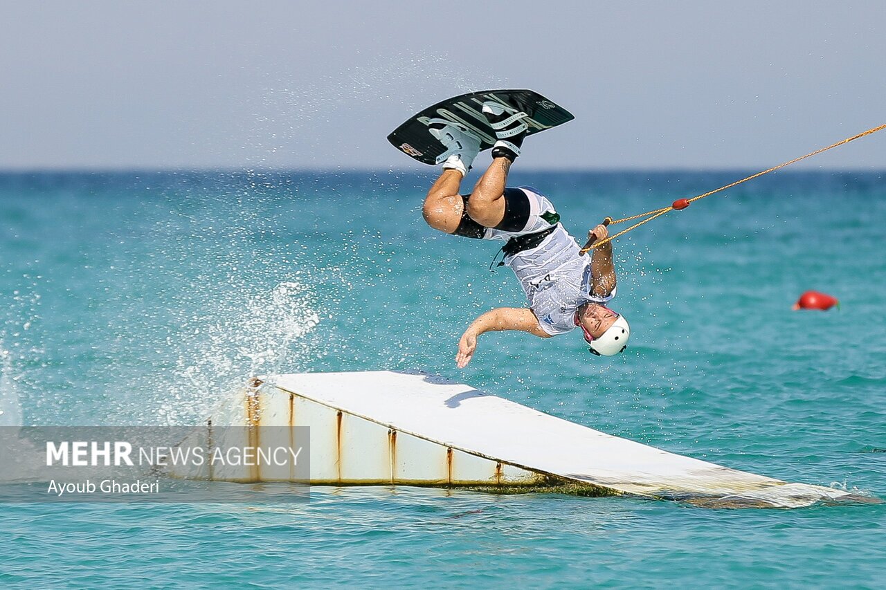 تصاویر: مسابقات قهرمانی «کیبل اسکی» و «پدل بورد» کشور در کیش