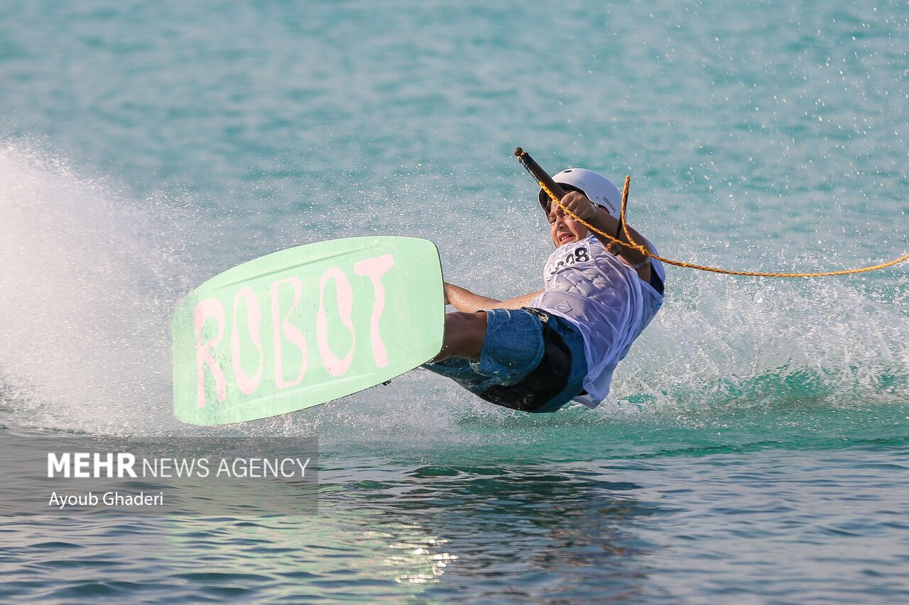تصاویر: مسابقات قهرمانی «کیبل اسکی» و «پدل بورد» کشور در کیش