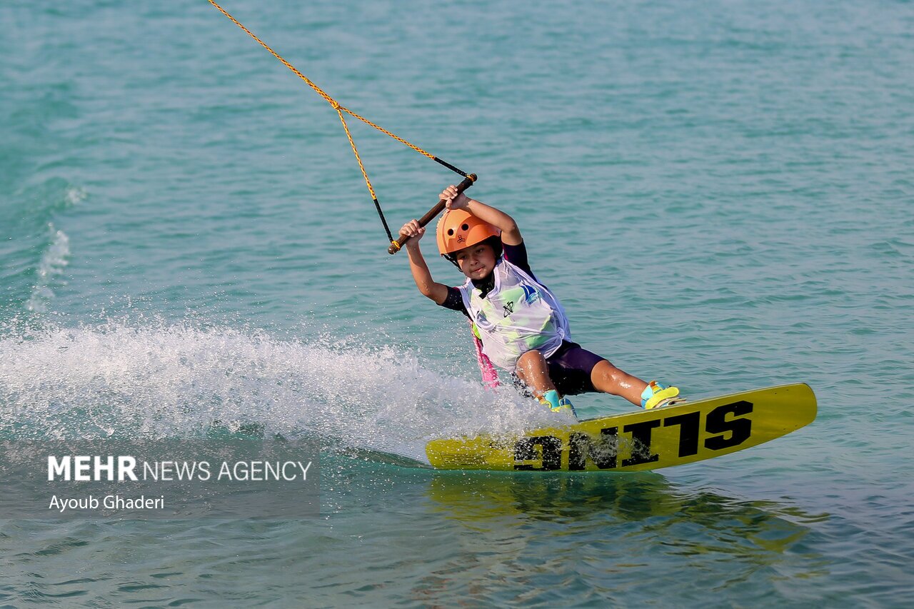 تصاویر: مسابقات قهرمانی «کیبل اسکی» و «پدل بورد» کشور در کیش