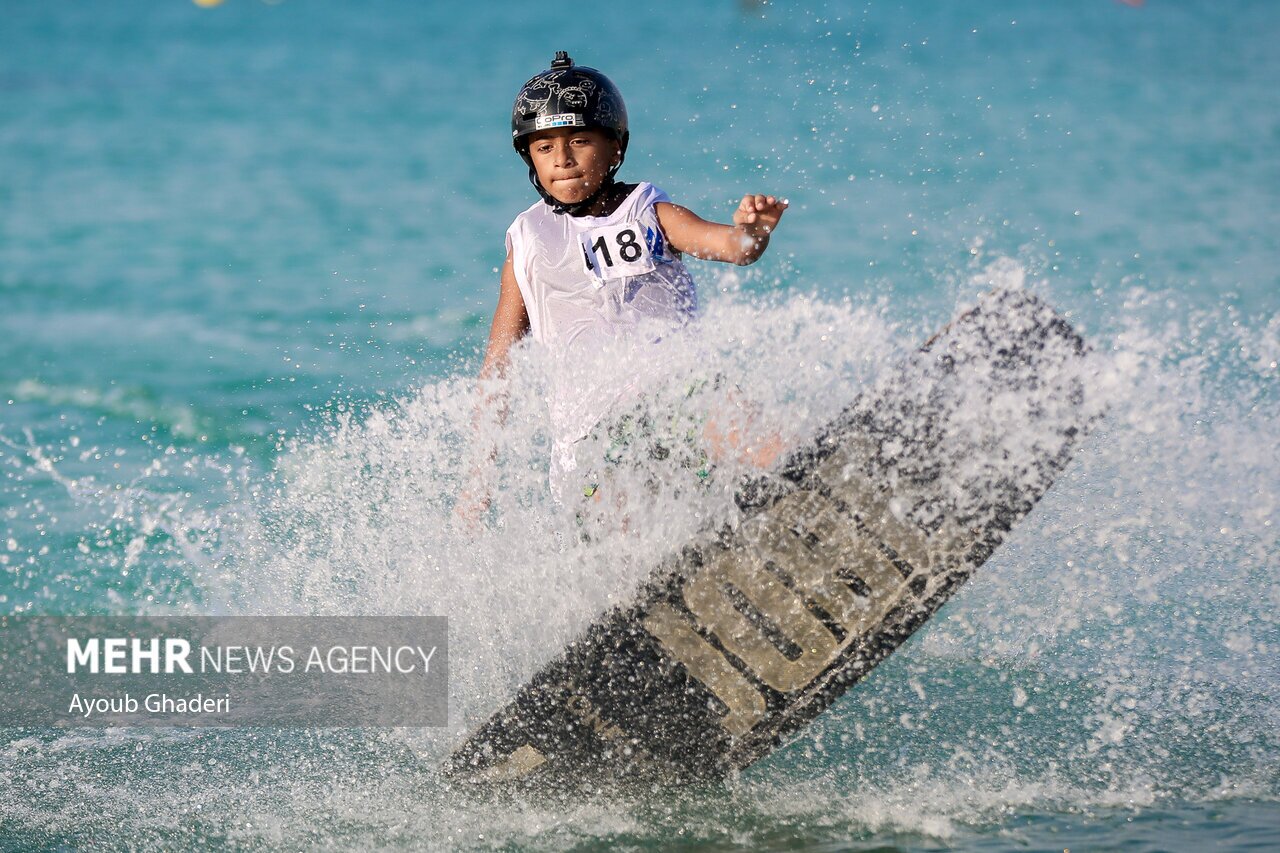تصاویر: مسابقات قهرمانی «کیبل اسکی» و «پدل بورد» کشور در کیش