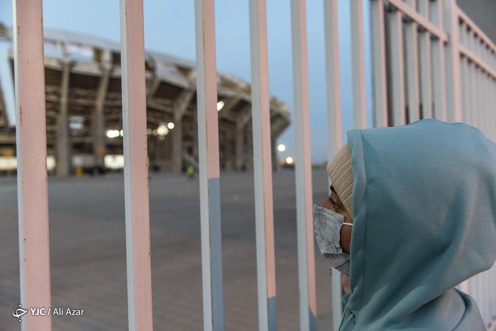 تصاویر: منع تماشاگران خانم از ورود به ورزشگاه نقش جهان