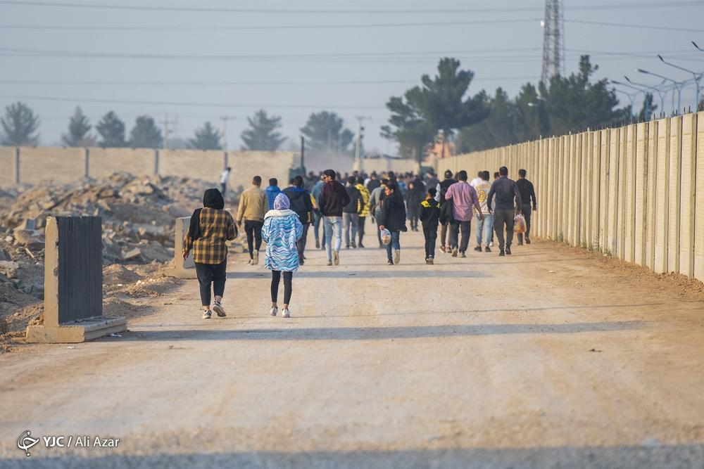 تصاویر: منع تماشاگران خانم از ورود به ورزشگاه نقش جهان