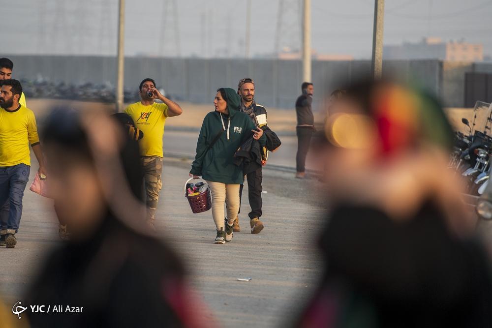 تصاویر: منع تماشاگران خانم از ورود به ورزشگاه نقش جهان