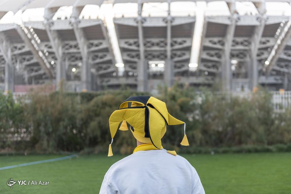 تصاویر: منع تماشاگران خانم از ورود به ورزشگاه نقش جهان