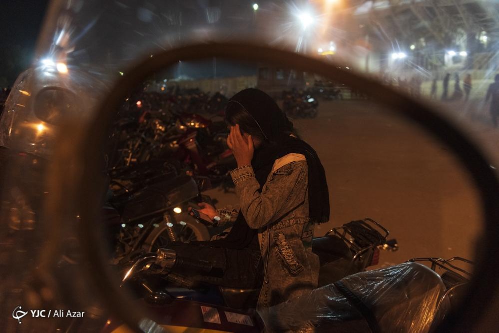 تصاویر: منع تماشاگران خانم از ورود به ورزشگاه نقش جهان