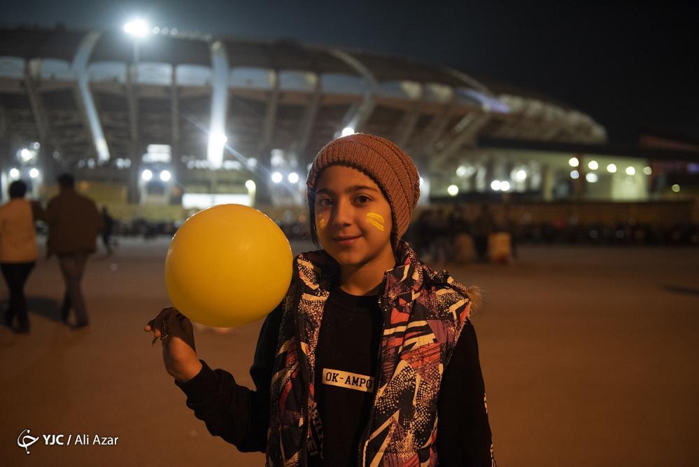 تصاویر: منع تماشاگران خانم از ورود به ورزشگاه نقش جهان