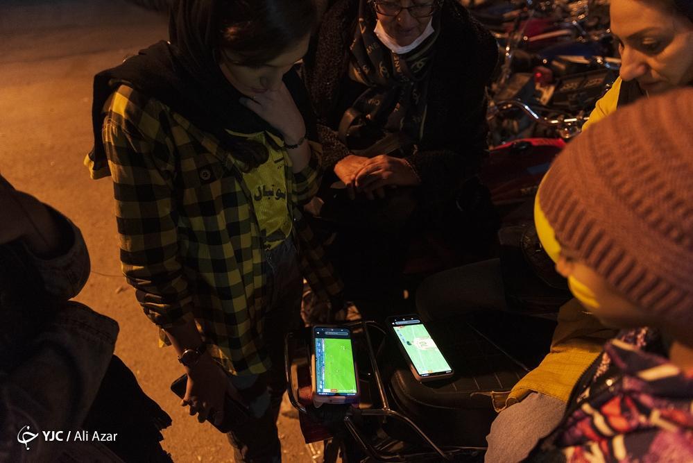 تصاویر: منع تماشاگران خانم از ورود به ورزشگاه نقش جهان