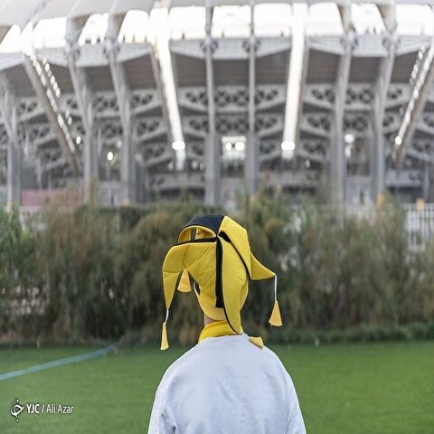 تصاویر: منع تماشاگران خانم از ورود به ورزشگاه نقش جهان