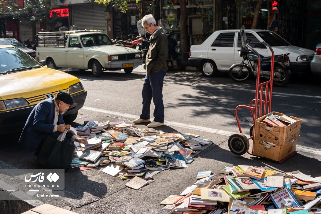 تصاویر: «گذرگاه کتاب» در پیاده راه انقلاب