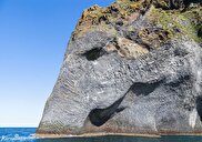 ببینید / جاذبه گردشگری جزیره ایسلند؛ این فیل نیست؛ صخره است!