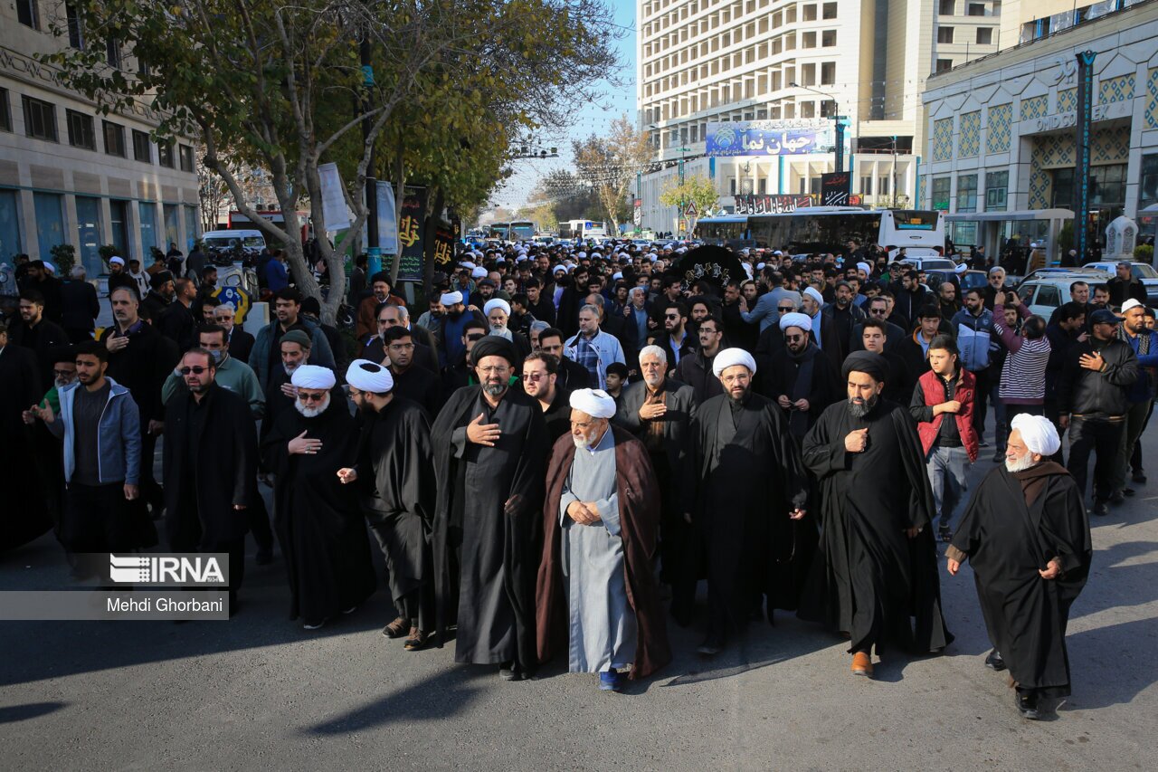 تصاویر: تشییع پیکر همسر آیت الله وحید خراسانی