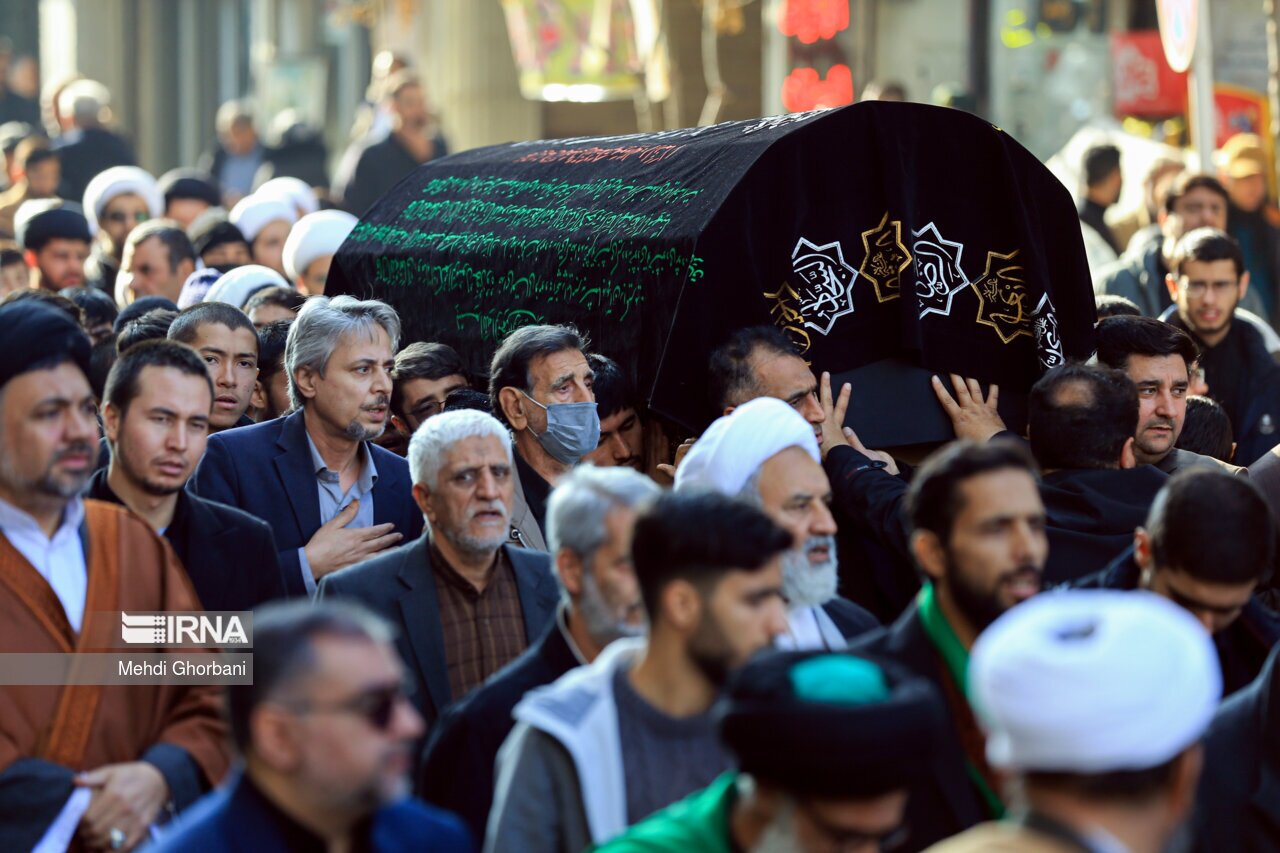 تصاویر: تشییع پیکر همسر آیت الله وحید خراسانی